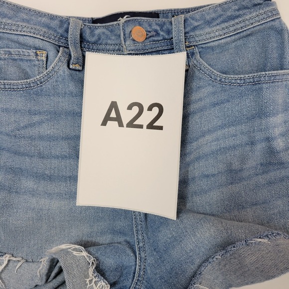 3 / $30 Hollister Ultra High Rise Mom Jean‎ Short 3 / 26 Blue Denim Button Fly - Picture 11 of 11